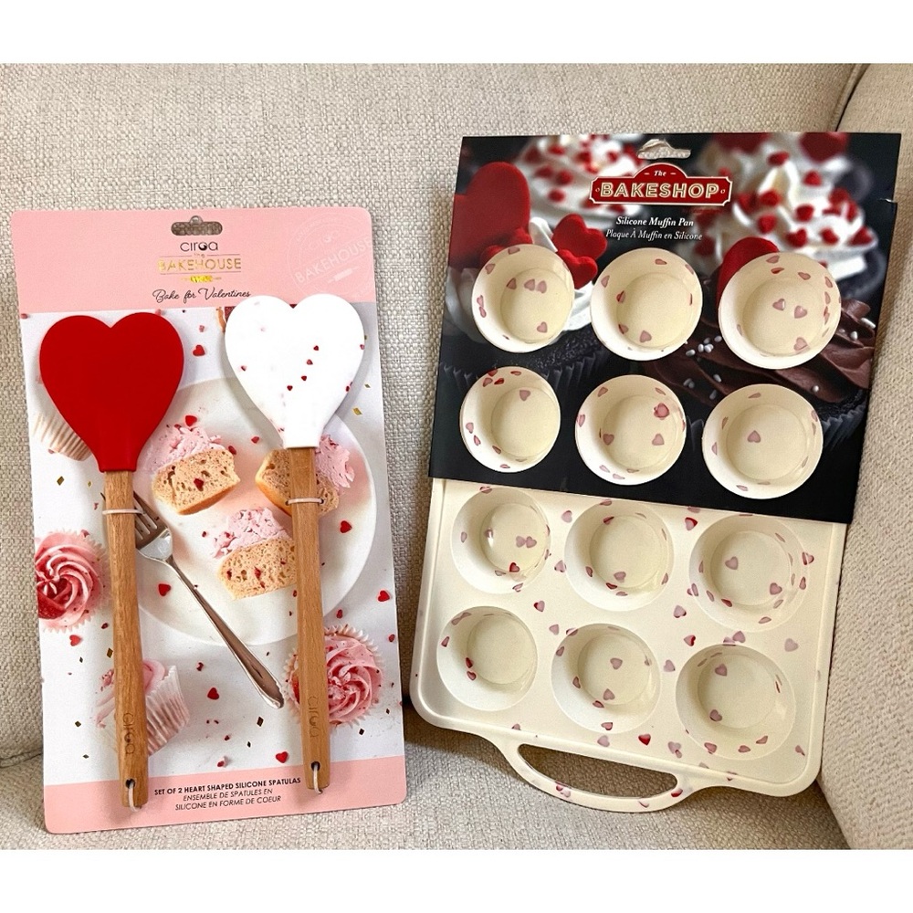 Hearts Silicone Muffin Pan & Heart Spatulas ♥️